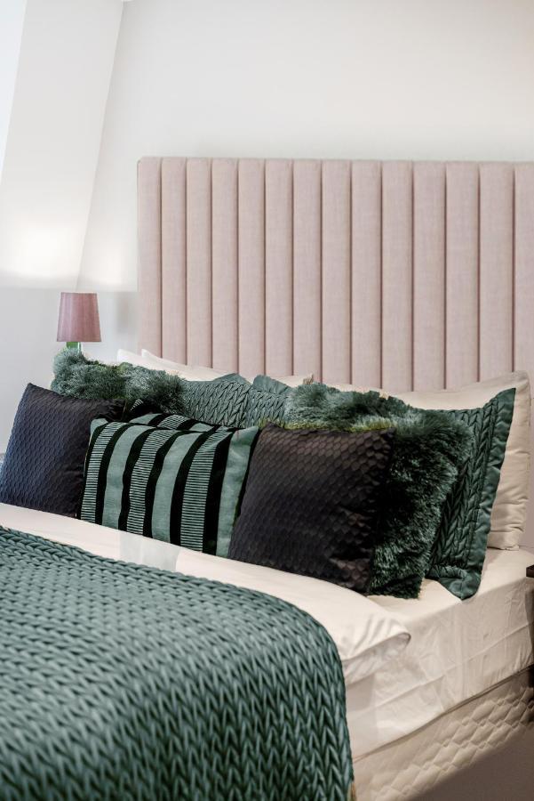 Explore The Most Exquisite West-End From A Harrods Family And Couple Home London Exteriör bild